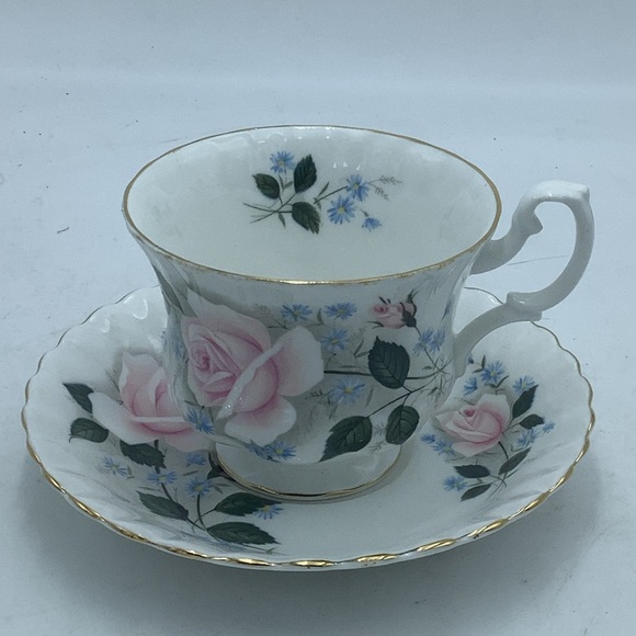 Royal Albert Pink Rose English Bone China Teacup and Saucer - Picture 1 of 9